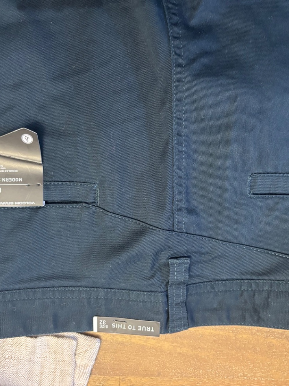 Volcom - Picture 3 of 3